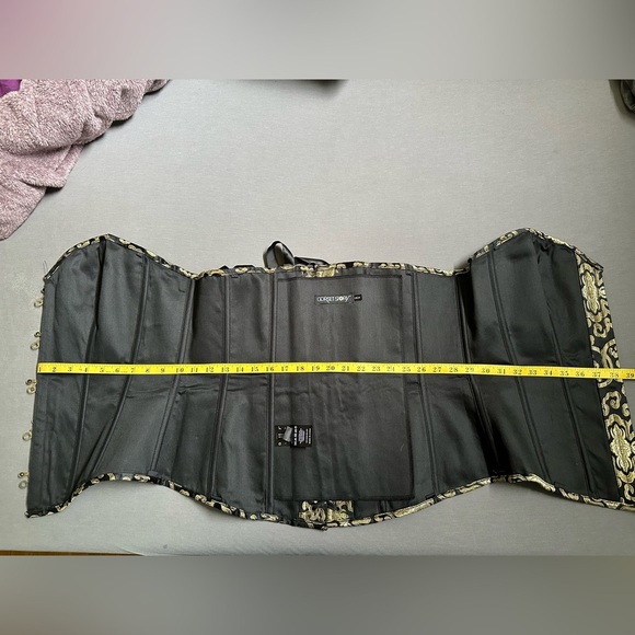 Gold and black brocade overbust corset - Picture 6 of 9